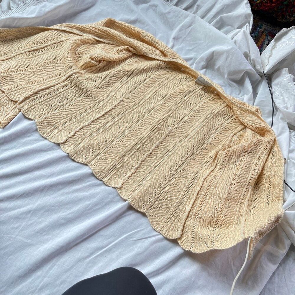 VTG Romantic Cottagecore Cardigan Butter Yellow Scalloped Knit S/M - Picture 11 of 16